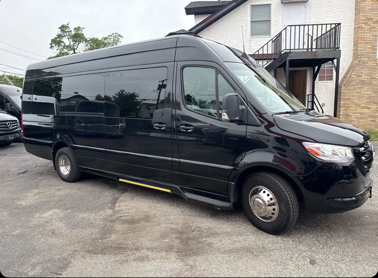 Black Jet Sprinter 776 in a logo-free three-quarter front exterior view